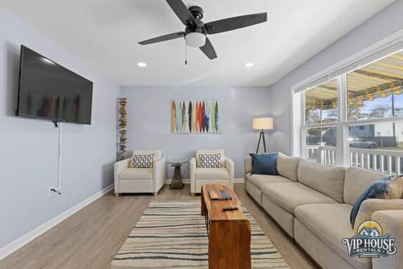 Bayside Beach House -  Sleeps 10 - Image 2