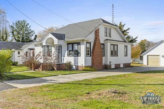 Cape May Island Hideaway with pool - Sleeps 15 - Image 2