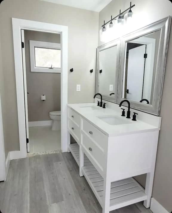 Chalet By The Bay - Sleeps 12 - Image 3