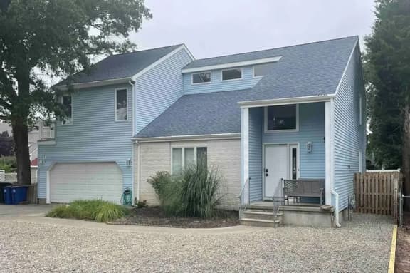 Beach Retreat-100 Yds to Beach- Pet Friendly-Fenced - Image 1